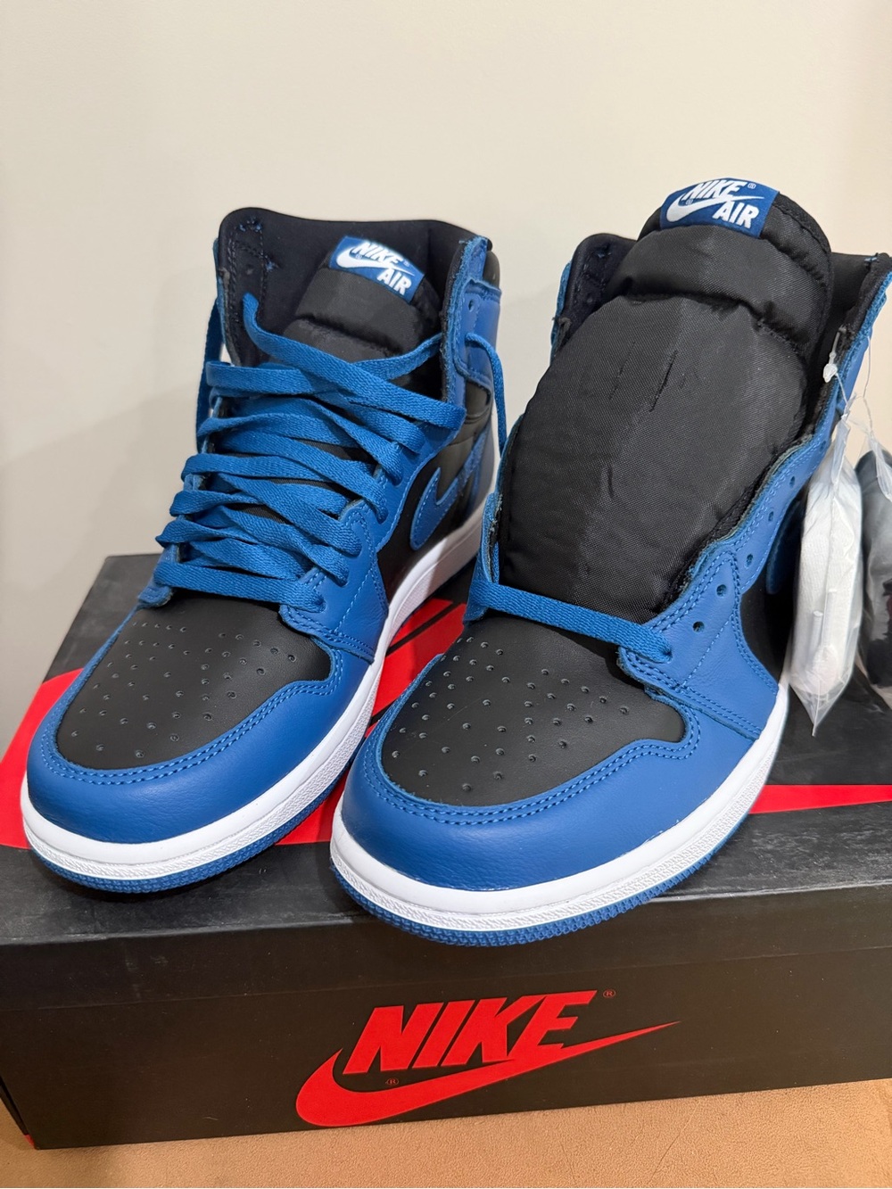 Nike Air Jordan 1 high Men’s Sneakers in Dark Marina Blue size 9